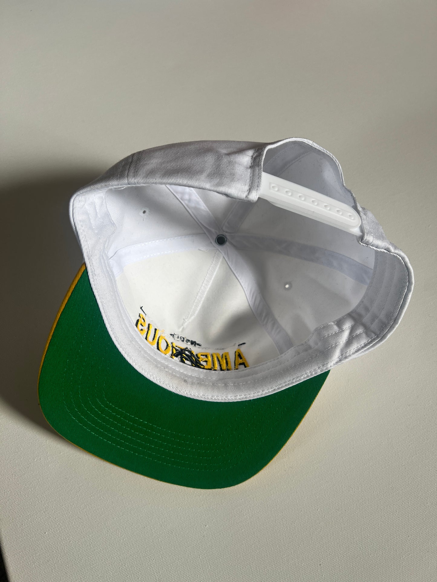 Relaxed fit snapback
